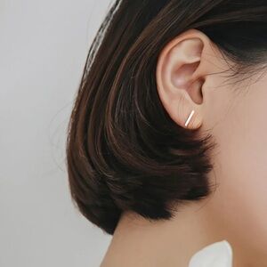 Aurate Midi 14k Gold Bar Earrings